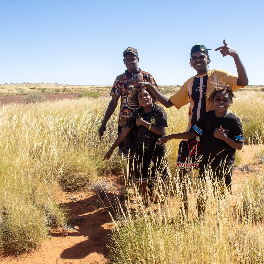 #KJMartu #JuniorRangers had an incredible 2-night trip learning about the #GreatDesertSkink! They explored burrows, studied maps + reviewed past photos + survey results. Guided by experienced rangers, they discovered 6 burrows! 🦎🙌 #OnCountryLearning #CaringForCountry