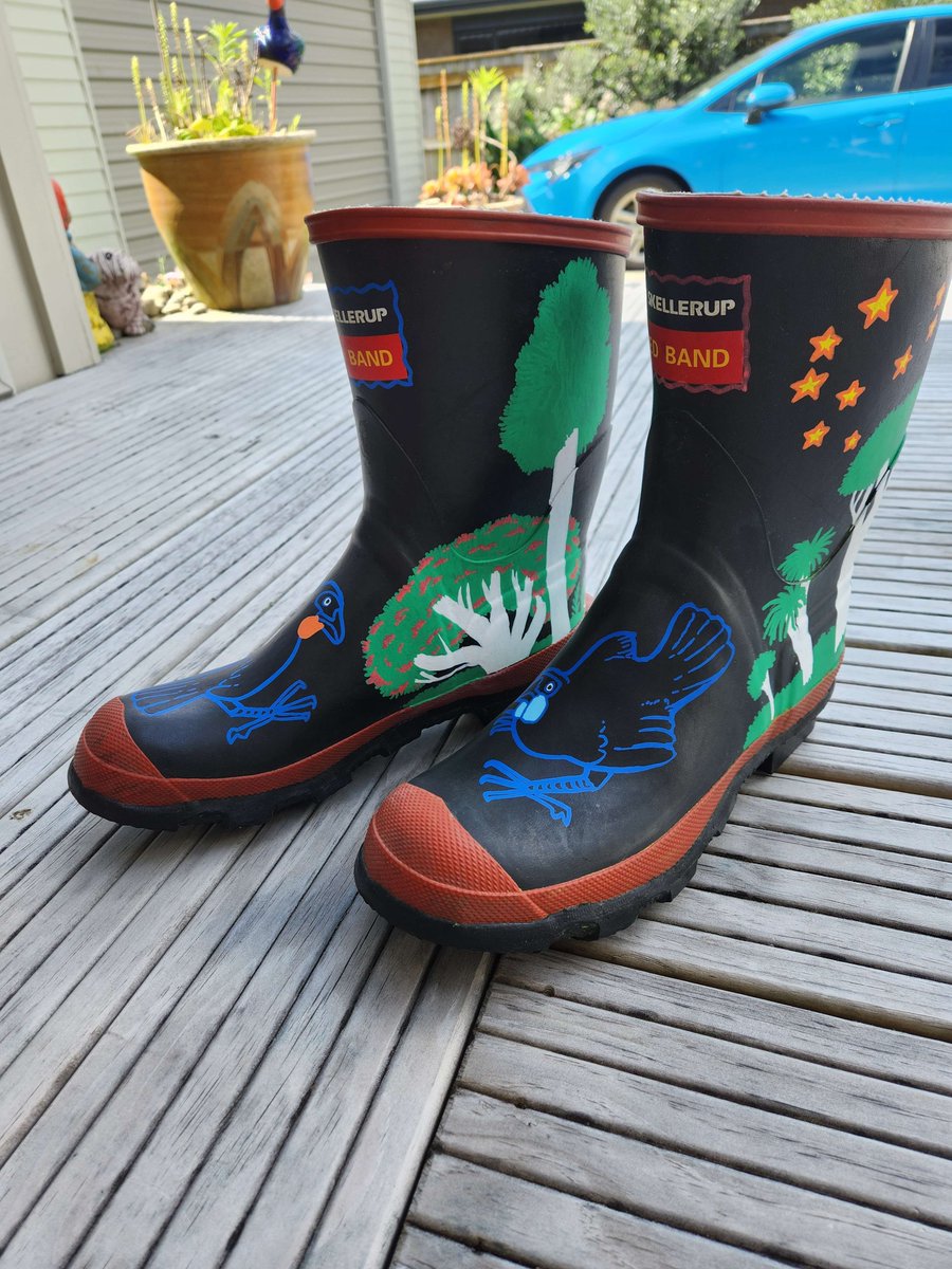 niko_tr's tweet photo. Made these last year at the end of December for a fellow student at my course (Te Reo Māori language), they asked me to paint their Gumboots, so I did. In doing so I have made another for my dad &amp; am making a new 1 rn for 1 of my teachers in admiration. 

Will show that soon. https://t.co/6J3M6ikWr8
