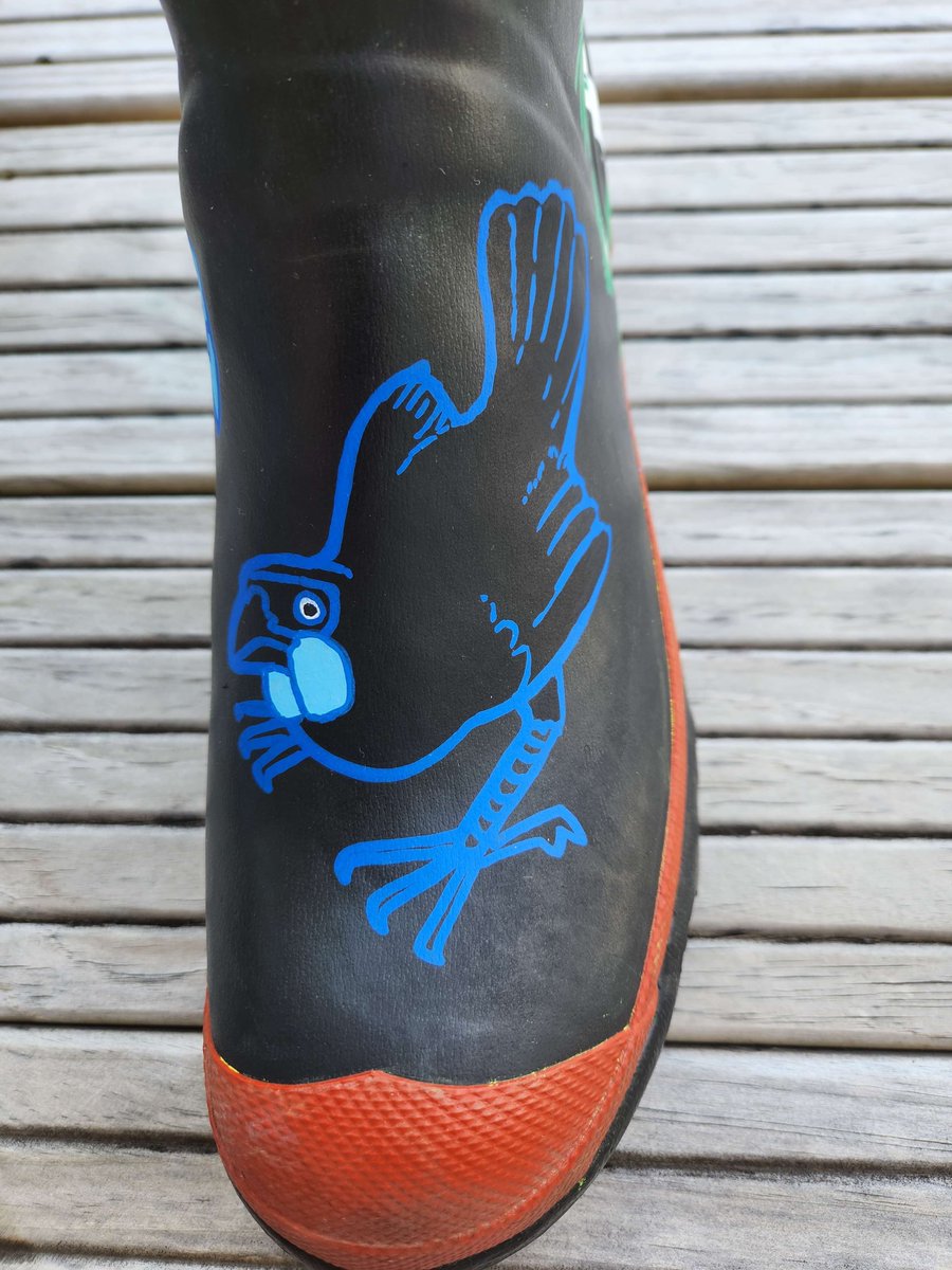 niko_tr's tweet photo. Made these last year at the end of December for a fellow student at my course (Te Reo Māori language), they asked me to paint their Gumboots, so I did. In doing so I have made another for my dad &amp; am making a new 1 rn for 1 of my teachers in admiration. 

Will show that soon. https://t.co/6J3M6ikWr8
