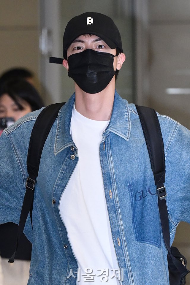 ARMYTEAMID's tweet photo. [💜]

Kedatangan BTS JIN di Korea Selatan

WELCOME HOME JIN https://t.co/1uiyoEUIdH