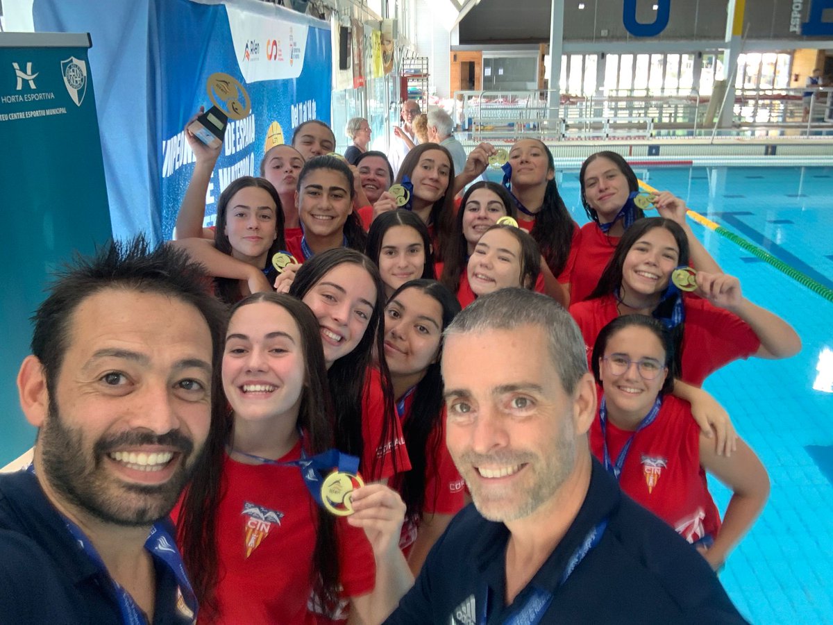 🤽‍♀️ El <a href="/wpterrassa/">CN Terrassa WP</a> es proclama campió d'Espanya femení cadet. En la final, el conjunt d'<a href="/eduverasala/">Eduard Vera</a> ha derrotat la <a href="/UEHorta/">UEHorta</a> en la tanda de penals #esportstrs #Terrassa (📸<a href="/CNTERRASSA_/">Club Natació Terrassa</a> )

terrassadigital.cat/el-cadet-femen…