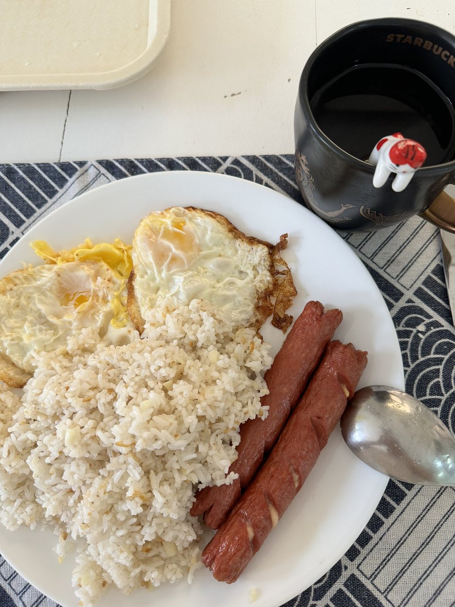 gracegal's tweet photo. My typical breakfast. Fried rice or steamed rice paired with either beef tapa or cheese hotdogs with fried eggs and Nescafe Gold coffee https://t.co/r7dfgGQSox