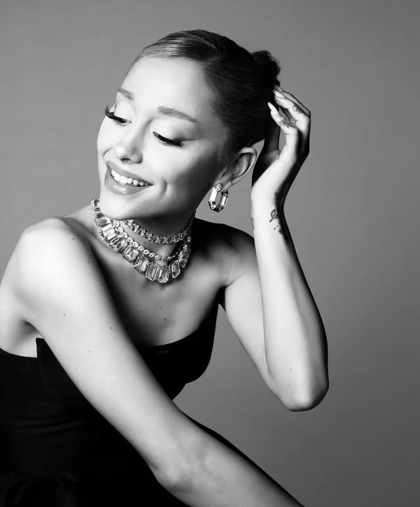 theegrandeheels's tweet photo. ariana grande stuns for swarovski https://t.co/jEevhTTU0E