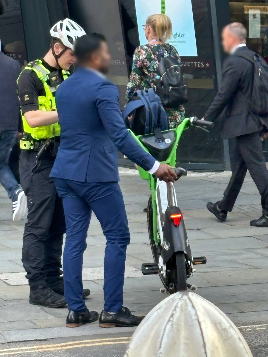 CityPoliceCops's tweet photo. #CycleTeam are deployed on Cannon Street this morning. After concerns about road safety were raised to them by the community. We are here focusing on, Engagement, Education &amp; Enforcement. 185CP https://t.co/LJtJxHeYBA