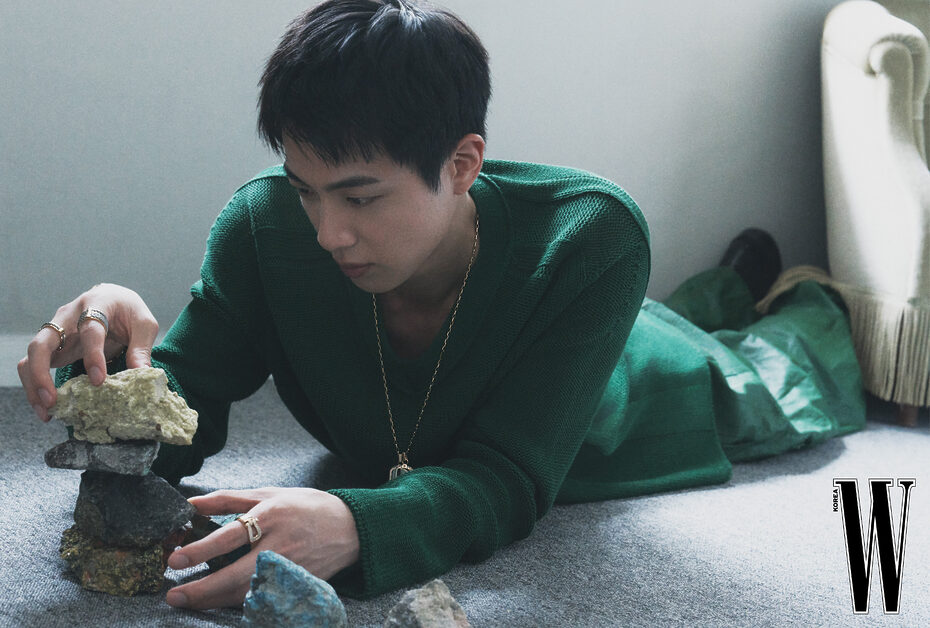 JMLOVEMODE's tweet photo. W KOREA | 여름날의 꿈처럼 재회한 방탄소년단 #JIN  (1) https://t.co/UDxGo3TLXE