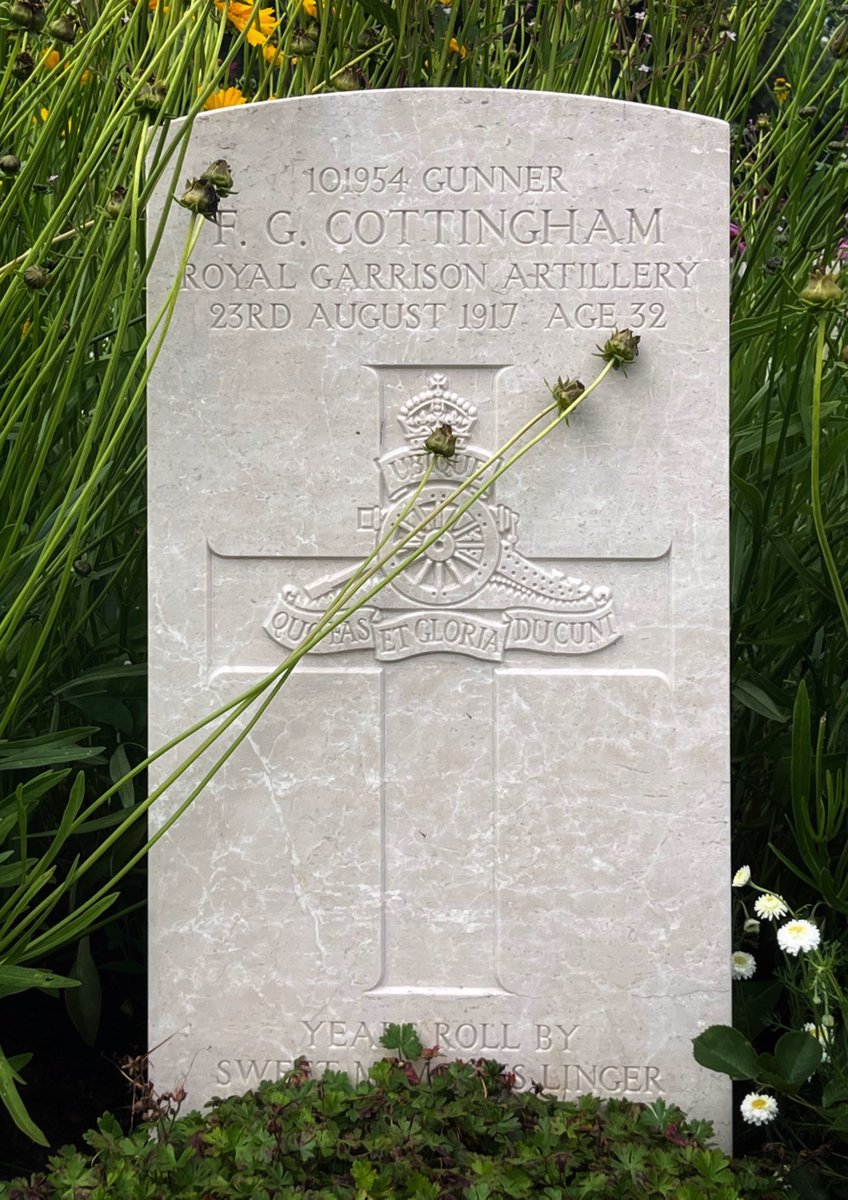 Contrasts in stone: Portland (left) compared with Botticino (right).  The uniform texture and granularity of Portland ensures it weathers to a soft appearance with time. Botticino has a more beige tone, is ‘marble’ like and has a ‘veined’ texture that is problematic with age.  1.