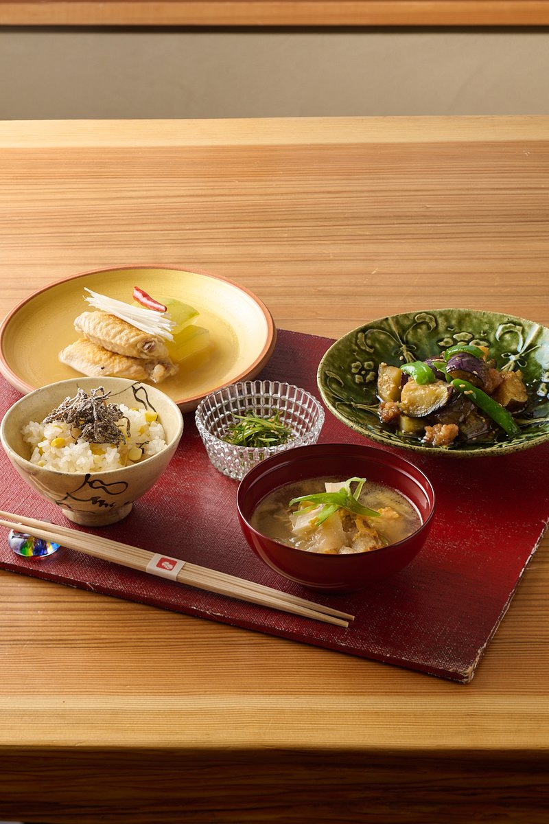 kai_corporation's tweet photo. 【食材付き貝印オンライン料理教室『Chefon』】
7月はメディアでも大人気の「鈴なり」村田明彦店主による＜手軽につくれる夏の日本料理５皿＞です。
素材を無駄なくおいしく作るコツもご紹介。
ご受講お待ち申し上げます。

◎詳細→https://t.co/s9843A2DES
#chefon #シェフォン #オンライン料理教室 https://t.co/iqmzNDny3i
