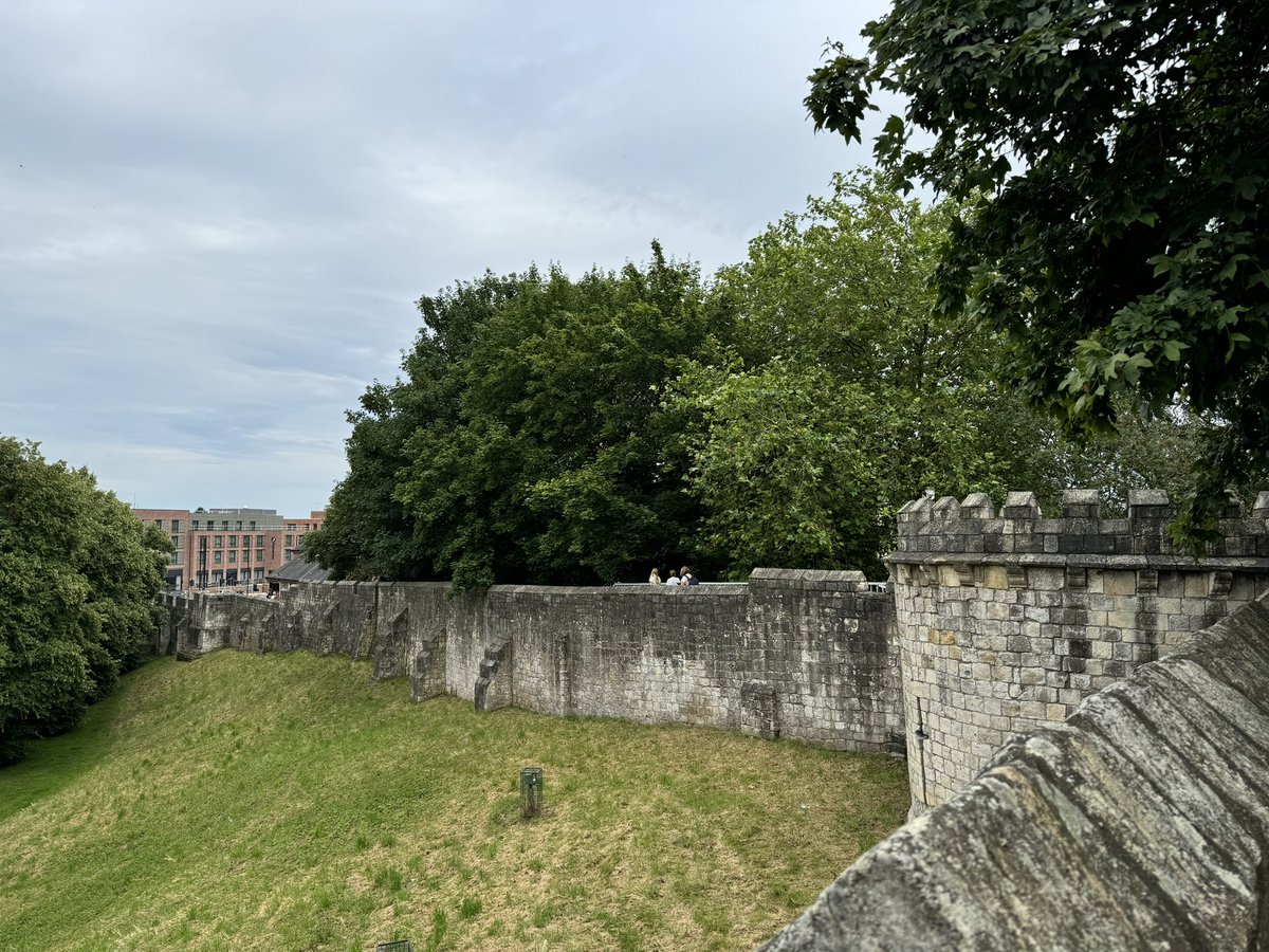 superseveriano's tweet photo. I’ve never really had a proper mooch around #York before. Such a beautiful city and booming with tourists!

And you can get there direct from NLW on @TPExpressTrains 🇬🇧 https://t.co/tVU2cd3NFI