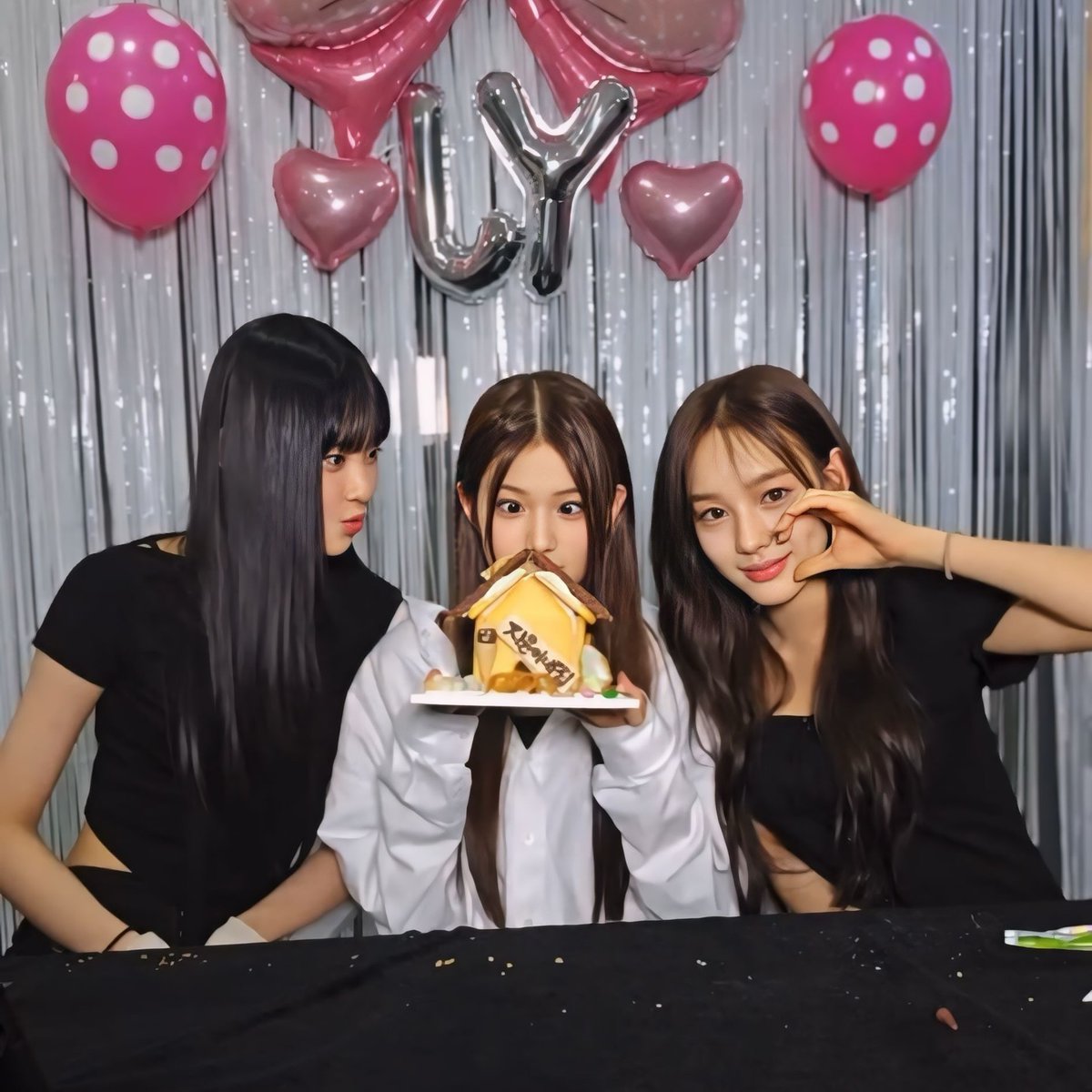 Jiyoon_Princess's tweet photo. JIYOON'S BIRTHDAY LIVE (SOURCE IZNA GALLERY *DC)
#JIYOON #IZNA @izna_offcl https://t.co/RZ7ag8kj5C