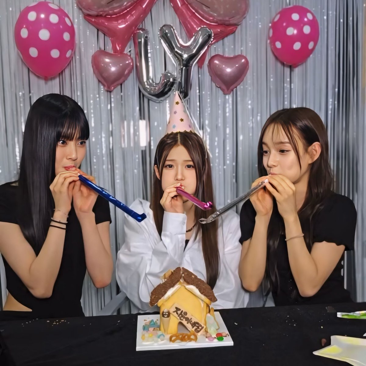 Jiyoon_Princess's tweet photo. JIYOON'S BIRTHDAY LIVE (SOURCE DC IZNA GALLERY) 
#IZNA #JIYOON @izna_offcl https://t.co/6VnR7tv1GG