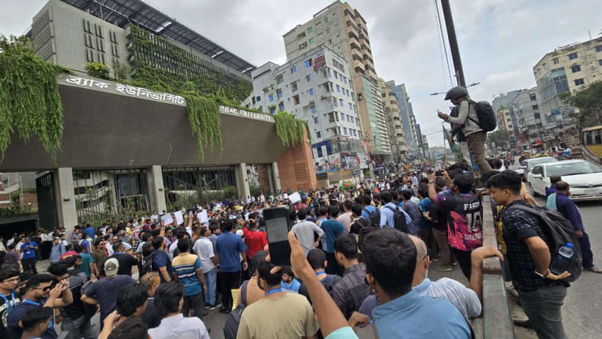 ahrumonbd's tweet photo. Standing with the students in Bangladesh fighting for merit-based recruitment! โ #EndQuotaSystem #EqualOpportunity Let's create a fair system that rewards hard work and qualifications. #Bangladesh #EducationForAll https://t.co/fKKryii3p6
