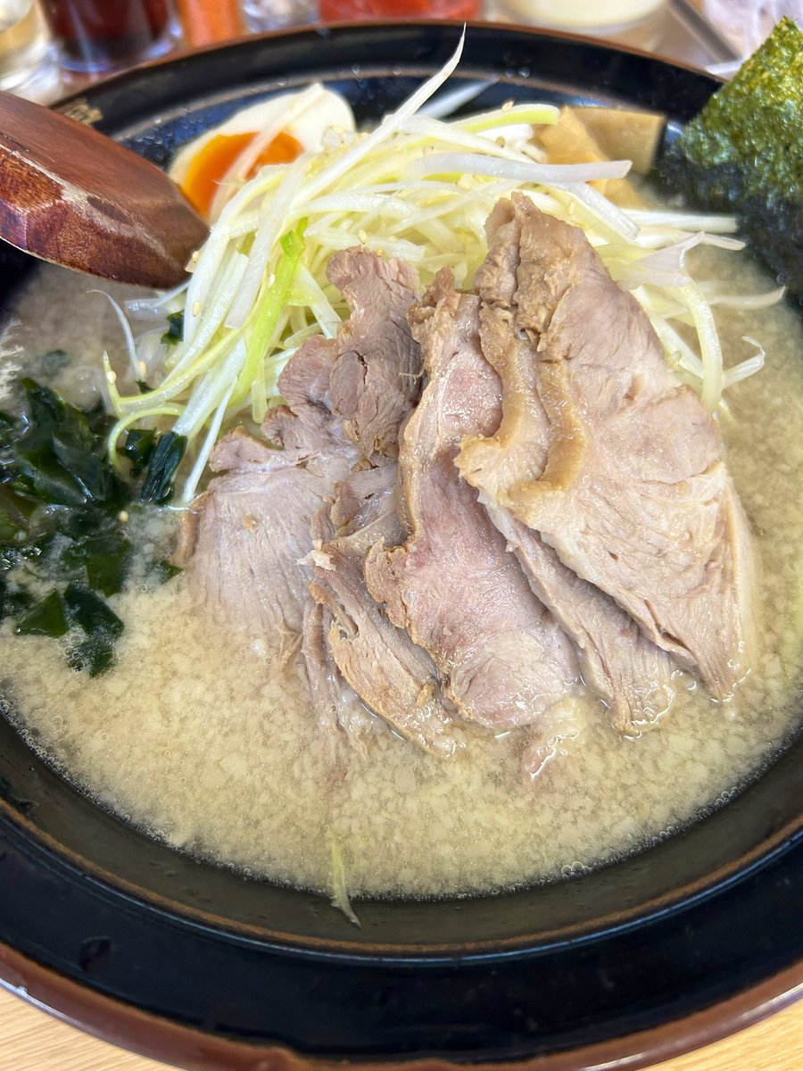 だいぶディレイしてますが、14日のSPARERAID昼ワンマンにお越しいただいた皆様、そして誕生日を祝ってくれた皆様、ありがとうございました！

新曲の橙、ライブで思うがままやると翌日筋肉痛になることが知れました。
たくさん聴いてくださいね🟠

なんかメンバーみんな肉食ってたみたいなので自分も🍜