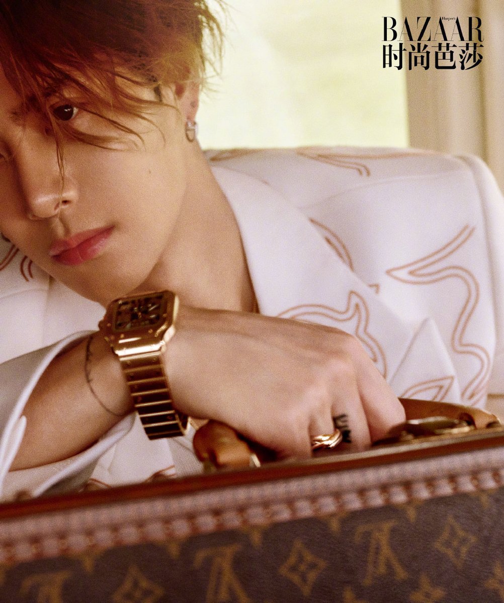 Gamyuy_yg's tweet photo. นิตยสารเล่มนี้คู่ควรแก่การครอบครอง❤❤❤
Jackson Wang on the cover of Harper's Bazaar China August 2024 😍

#JacksonWang #王嘉尔 
 #TEAMWANG 
#JacksonWangCartierTrinity
#JacksonWangLouisVuitton https://t.co/CwfOK0ulOe