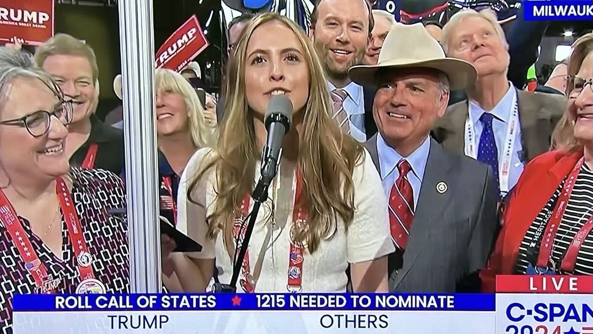 sophialshore's tweet photo. A true daughter of Missouri — proud of you @christmazzie 🇺🇸 https://t.co/5Zfxk2swFS