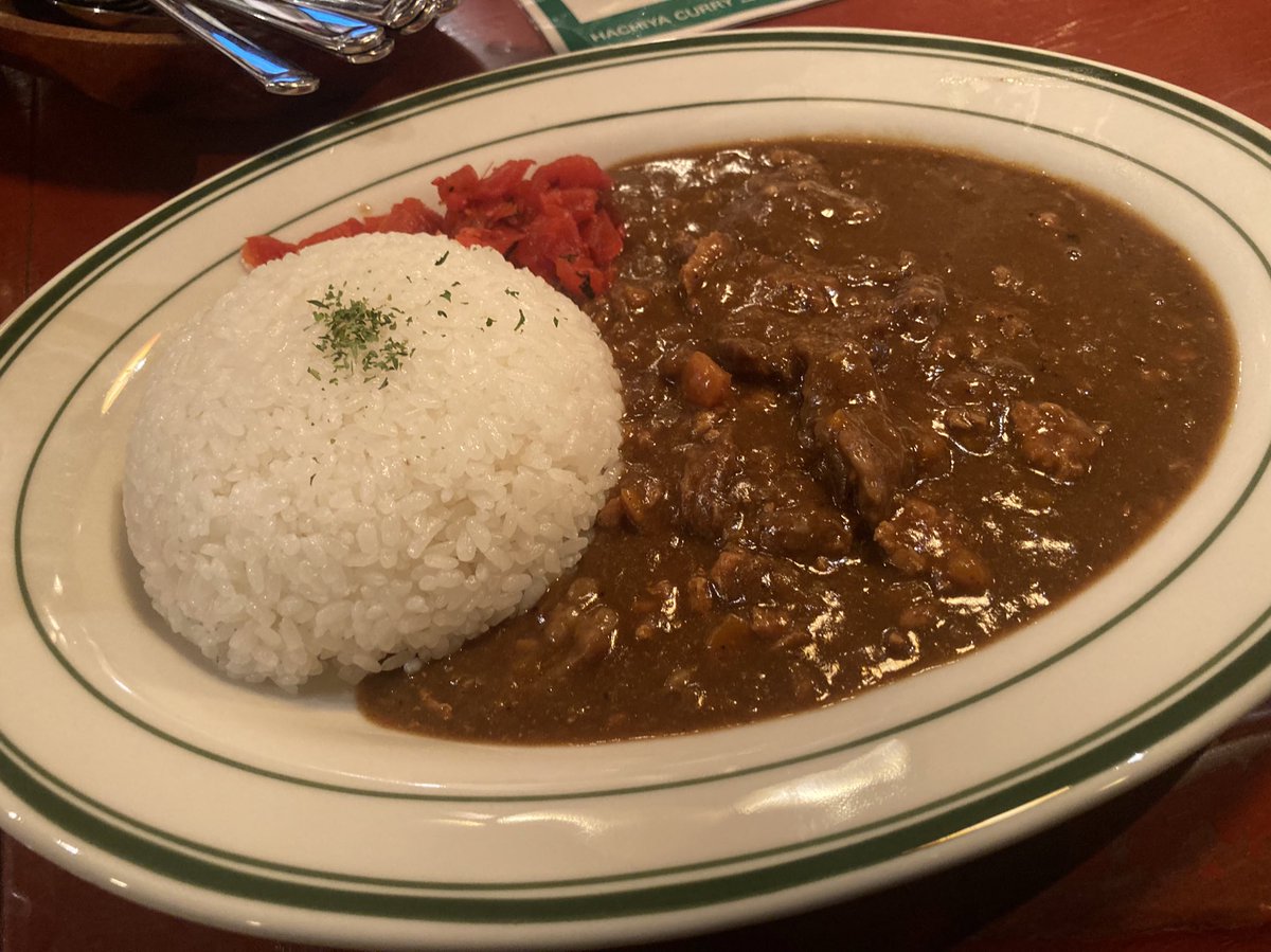 karasudayo123's tweet photo. 昨日カレーの話して食べたくなったw
三軒茶屋で気になってたハチヤカレー
牛すじカレーの辛さは中辛で、牛すじがトロトロで牛の旨味とカレーのスパイスが良くてめっちゃ美味かった(*´﹃｀*)
満足じゃ(๑¯﹀¯๑) https://t.co/zEE4hHfg5m