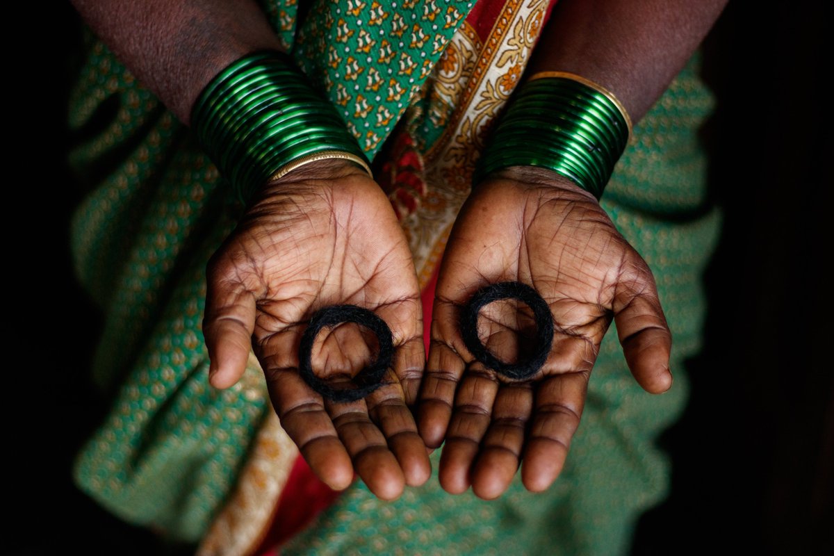 Meet the last generation of artists who make bangles from sheep hair!

My story for <a href="/PARInetwork/">People's Archive of Rural India</a> 

ruralindiaonline.org/en/articles/ma…