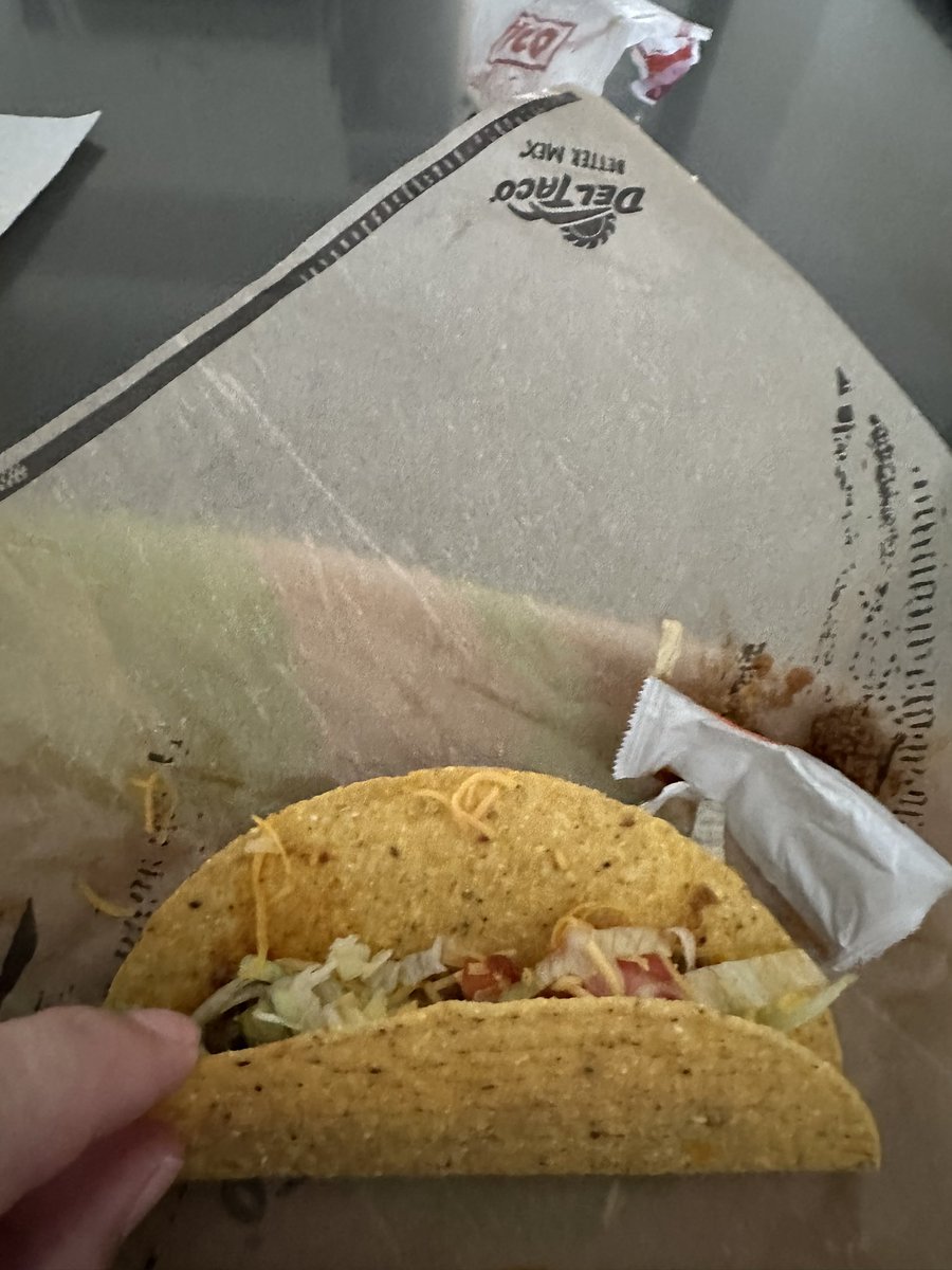 Pre10der888's tweet photo. @DelTaco what happened to your tacos?  There’s supposed to be meat and cheese inside the shell.  I guess it’s just a tortilla chip now. #minimumwage #shrinkflation https://t.co/vt4nSd4QWV