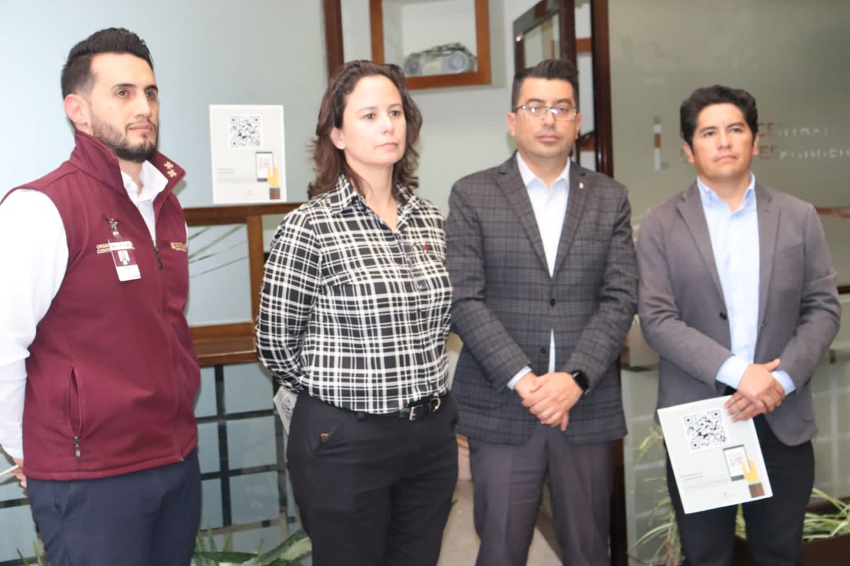 Bienestar_Hgo's tweet photo. Garantizamos una atención calida y eficaz para la población 🫱🏽‍🫲🏾

📬En trabajo conjunto con la Secretaría de Contraloría Hidalgo, el titular de la #SebisoHgo, Ricardo Gómez Moreno, instaló el Buzón digital para quejas y denuncias. https://t.co/r09LADTyg1