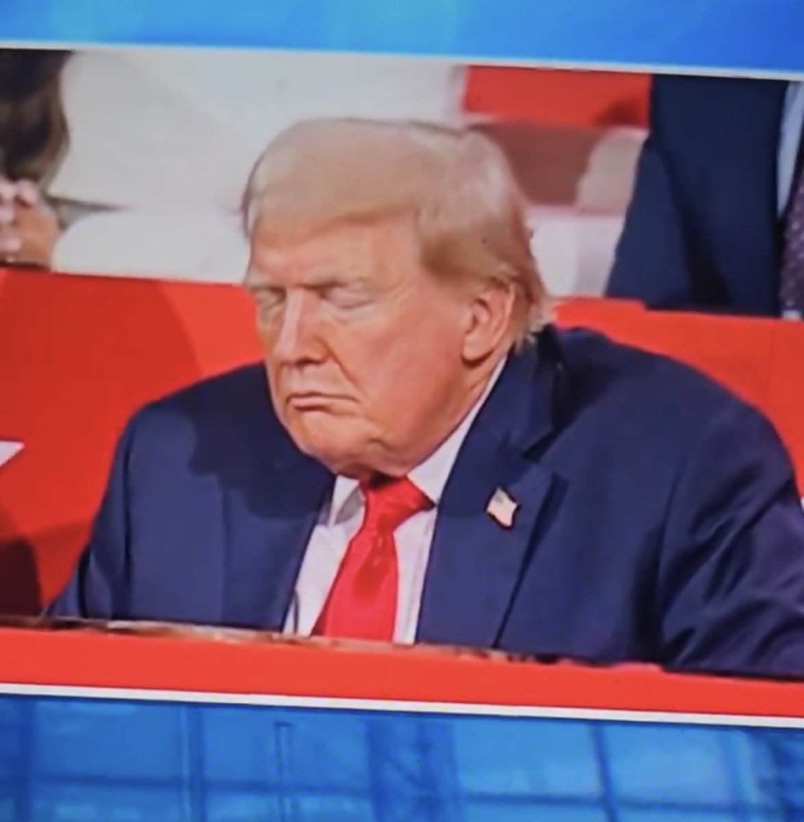 BIScords's tweet photo. @CNN He stole the show alright. Sleeping.
#CnnIsFox https://t.co/bFMJ4Amv0d
