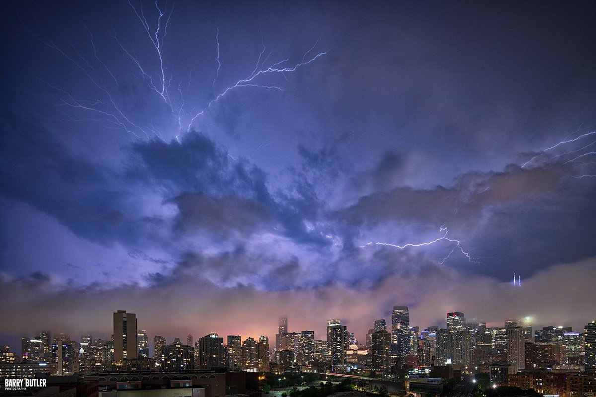 barrybutler9's tweet photo. Tornado Sirens.   High Winds.  Lashing Rain.   Lightning.   A brutal storm in Chicago.   This is 1024pm over the skyline.  #weather #storm #ilwx #chicago #news https://t.co/C23XixbahI