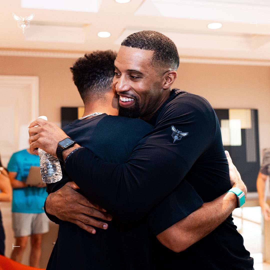 hornets's tweet photo. Seth seals it 📝 https://t.co/Y2qFPYGT21