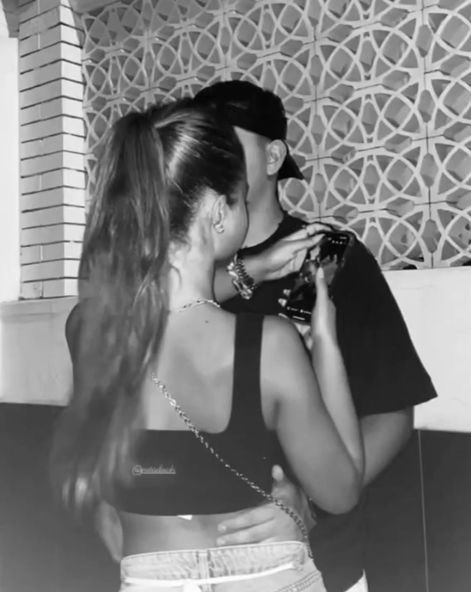 não poderia escolher outra pessoa. feliz aniversário meu amor, sou eternamente apaixonado por você, que sorte a minha te encontrar. 

é uma honra te chamar de namorada