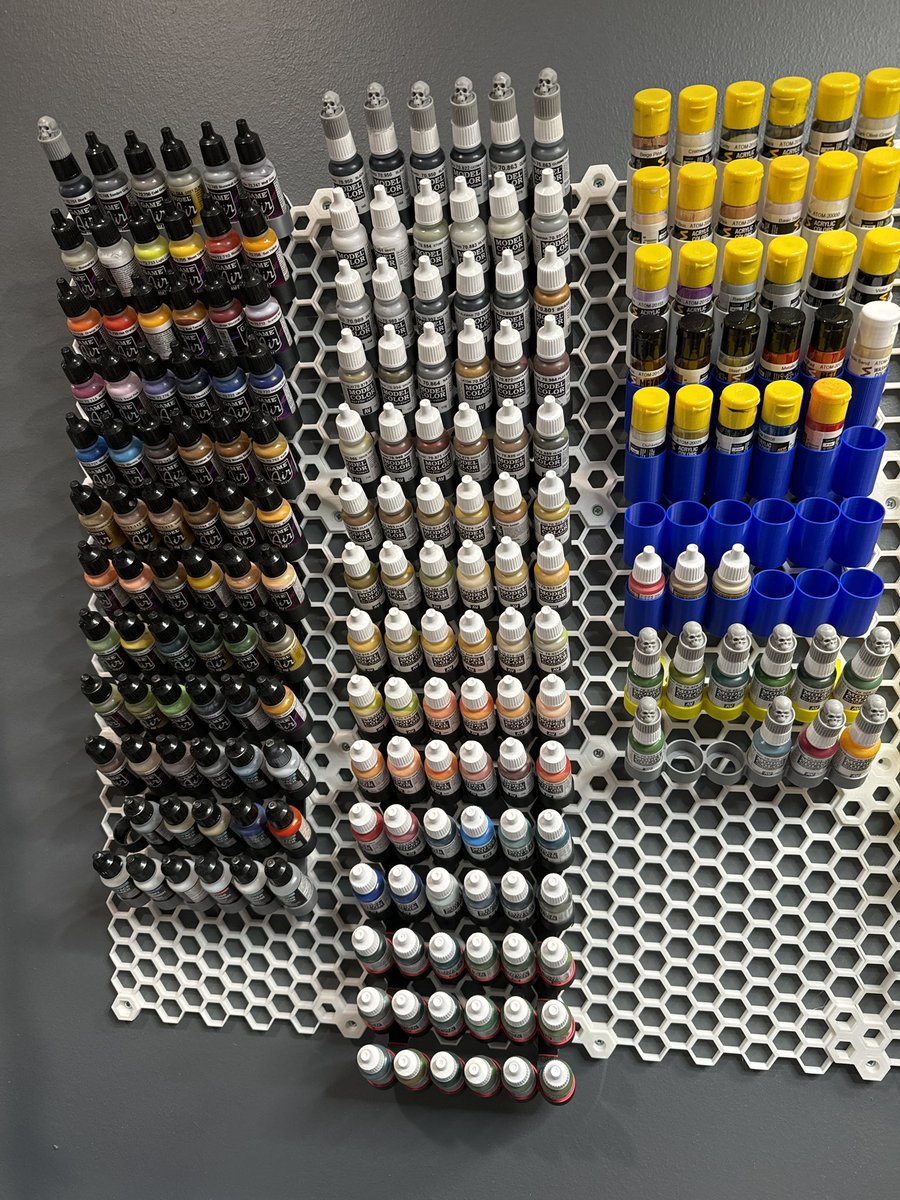 geekandnerdtech's tweet photo. Printing and painting sample caps for my @thearmypainter speed paints.  I know. I need to color arrange them.  But I was painting and placing.  Will arrange them tomorrow. And start on the second row of Vallejo paints.  

#modelpaint
#armypainter https://t.co/tB6vAIsomc