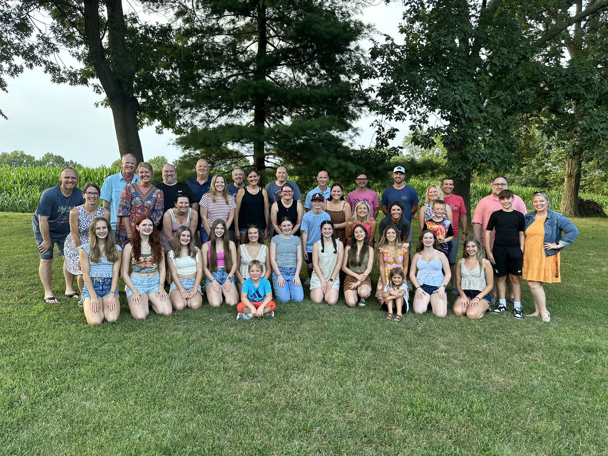 RocketPoms's tweet photo. We canβt wait to spend this week at @ndadance camp! We leave tomorrow morning, so tonight we gathered as a Rocket Poms family for dinner and laughter. Thank you to the Fox family for hosting our annual family cookout!
πππ₯πͺπ§
#rocketpoms #family #tradition https://t.co/yEo3PHrMSt