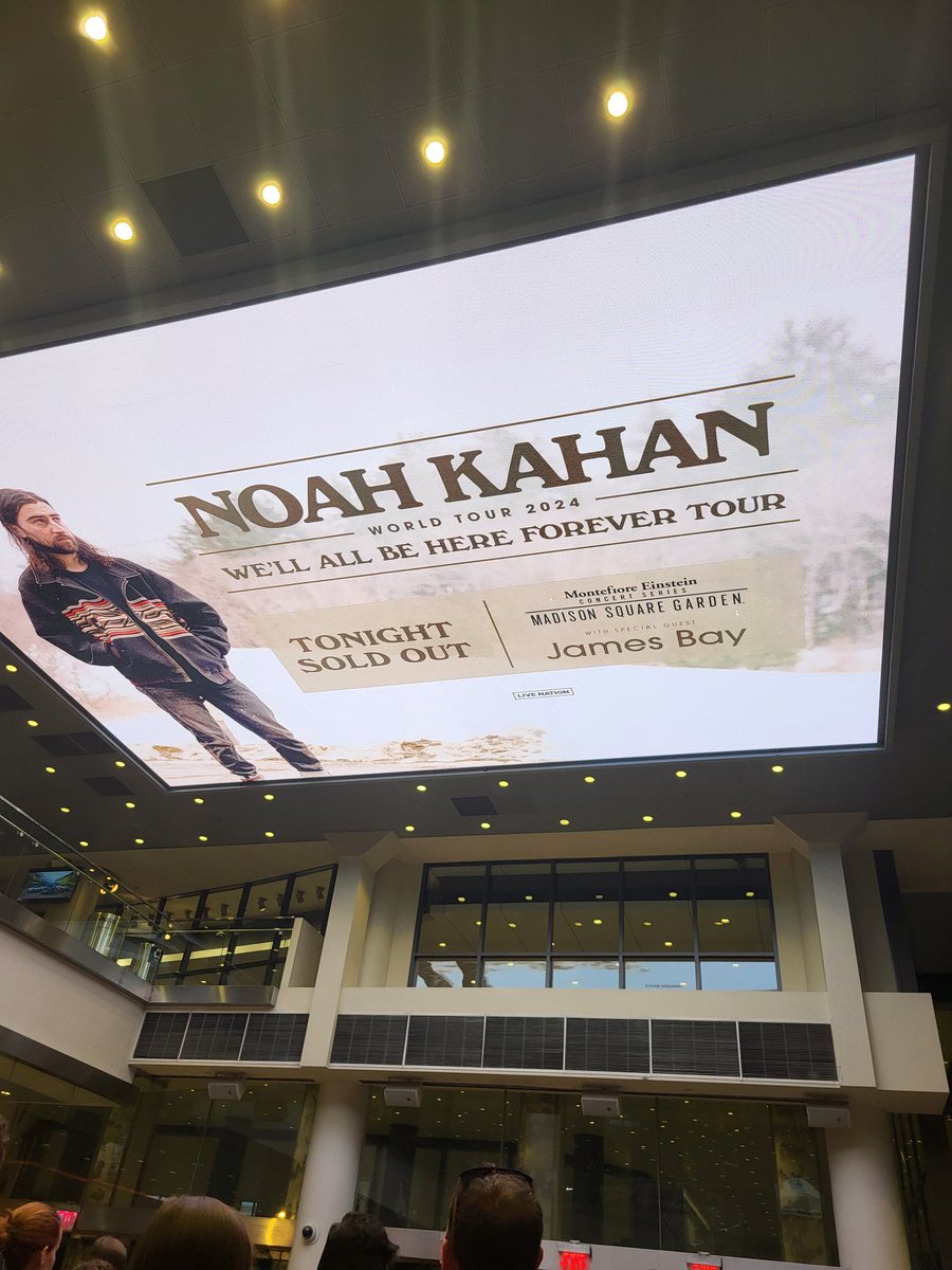 hello i just saw noah kahan play a sold out show at madison square garden