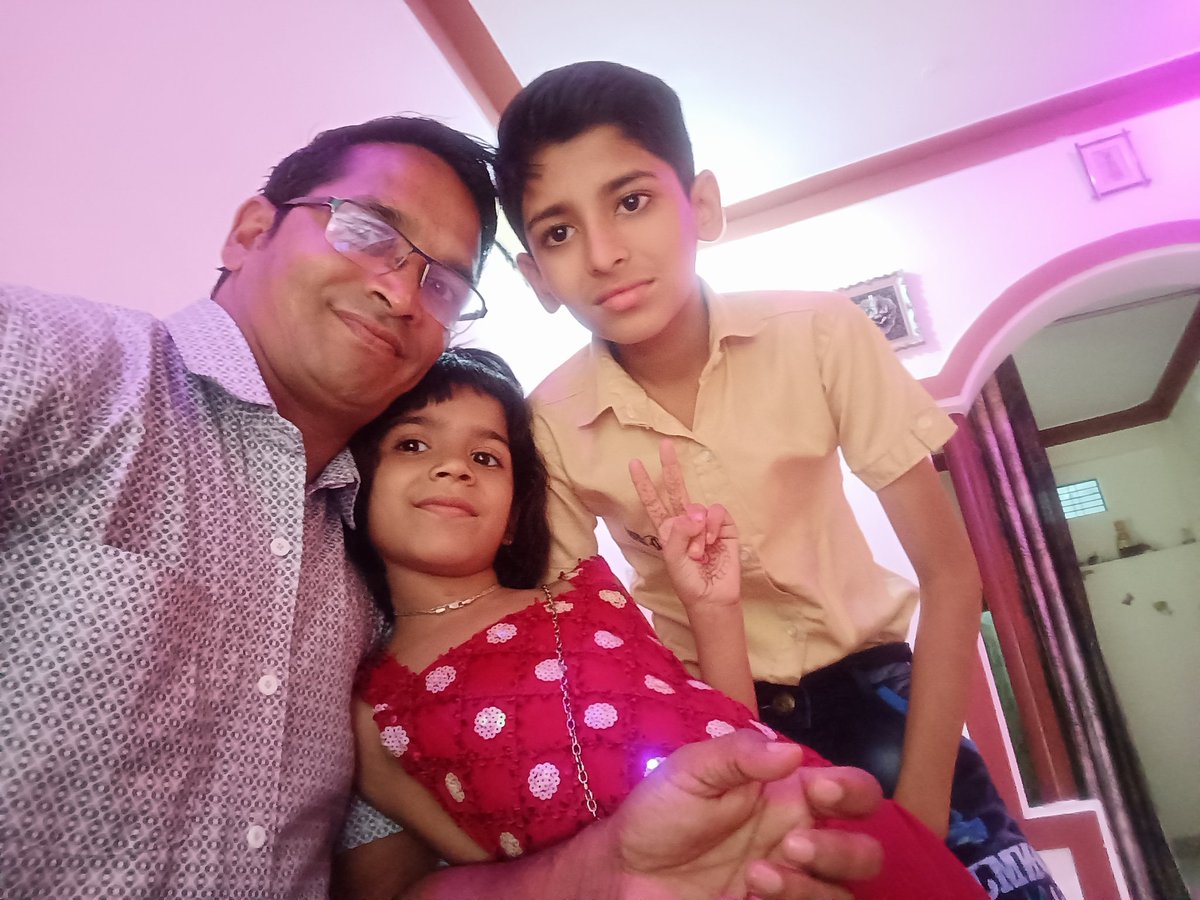pramodslodhi's tweet photo. *सुप्रभात*
🍃🌼🍂
*"निस्वार्थ" प्रेम का नाता.!*
*संसार के सभी संबंधों से, "पवित्र" और "श्रेष्ठ" है..!!*
🍂🌼🍃
*शुभ दिवस* https://t.co/R3yoP3jscA