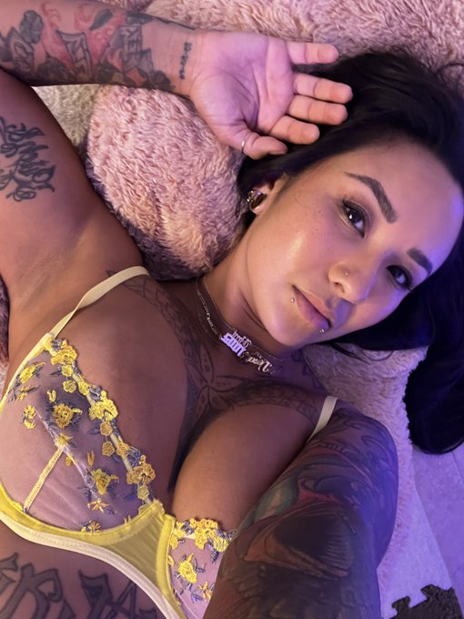 Live now 😘 https://t.co/QsYTuR9pWc