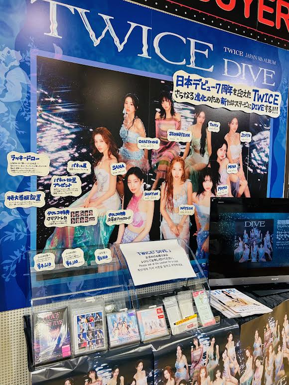 TWICE】 JAPAN 5th ALBUM『#DIVE』 開店から沢山のONCEのお客様お越し