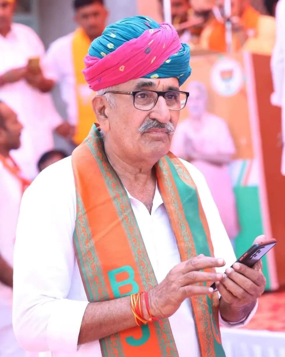 AshokBudiwada's tweet photo. सिवाना  के लोकप्रिय विधायक आदरणीय श्री हमीर सिंह जी भायल को जन्मदिन की हार्दिक बधाई ।

ईश्वर से आपके उत्तम स्वास्थ व दीर्घायु जीवन की कामना करता हूं।

@Hameersinghbhal https://t.co/aOtvDns01f