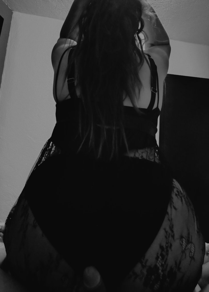 Pareja A & I tweet media