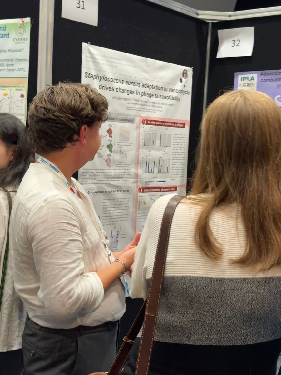 Ingmer Lab (@ingmerlab) on Twitter photo PhD student Jack Abrahamsson <a href="/JackAbrahamsson/">Jack Abrahamsson</a> is presenting a poster about the relationship between vancomycin intermediate-resistance in Staphylococcus aureus and bacteriophage susceptibility at #VoM2024 <a href="/VoM_2024/">Viruses of Microbes 2024</a> #phage #bacteriophage #staphylococcusaureus 🦠🧫 PhD student Jack Abrahamsson <a href="/JackAbrahamsson/">Jack Abrahamsson</a> is presenting a poster about the relationship between vancomycin intermediate-resistance in Staphylococcus aureus and bacteriophage susceptibility at #VoM2024 <a href="/VoM_2024/">Viruses of Microbes 2024</a> #phage #bacteriophage #staphylococcusaureus 🦠🧫