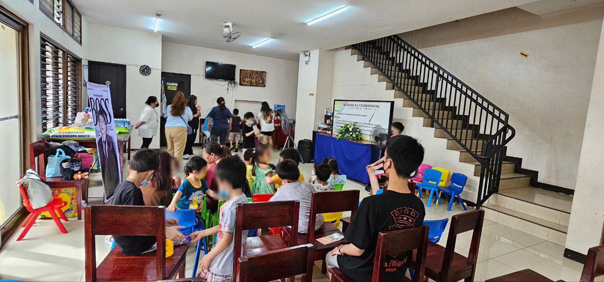 YangstownFam's tweet photo. "BE YOUR OWN BOSS CHARITY EVENT"😎

In celebration of YANI's birthday, we organized a charity for kids in the TAHANAN NG PAGMAMAHAL orphanage. Our hearts are so happy for this event because we saw that the children had a lot of fun.

YANI DAY
#BeYourOwnBossDay
#YANIDAY https://t.co/jcGYAe7ZXU