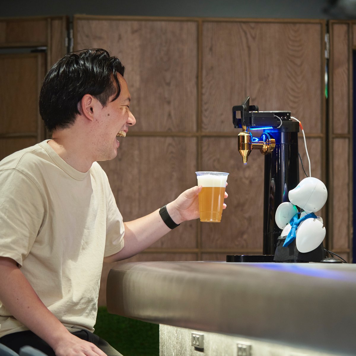 すっかり夏ですね? 暑い夏にはビール?ということで、DAWNにはOriHime 