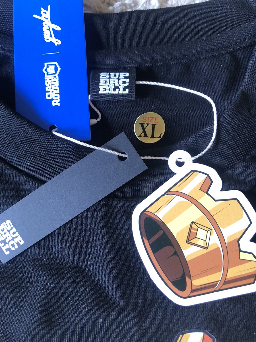 Kir_coc's tweet photo. 🎁プレゼント企画🎁 第2弾

公式クリエーター時代に頂いた未開封のスパセルグッズ放出します。

今回は箱から出したらシワがいっぱいだったスピリットＴシャツ👕

王冠見えます?
サイズもキングサイズのXL👑マジでかい
着れなくても応募してOK🌟
(マジデカイヨ)

👑今回の応募方法👑
このポストを
◇リポスト
◇いいね
◇コメントで好きなスピリットを教えてください🔥🧊⚡👼

7月19金曜日に抽選します。

匿名配送を使用しますのでお互い個人情報のやり取りはありません。もしそんなDMが来たら詐欺なので騙されないように。責任取りません。

当選者に発送完了したら次回開催します。いっぱいあるのでゆっくり付き合ってください。

写真(´･ω･；)ｷﾀﾅｲ