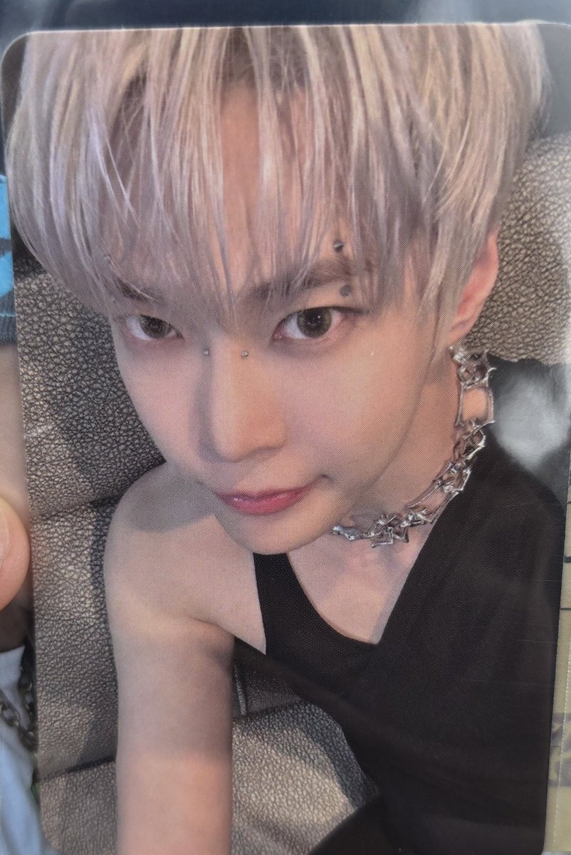wonderfuldoie's tweet photo. gotta get this sexy doyoung pc at all costs #roblists🤤 https://t.co/r2TtUIbRyq