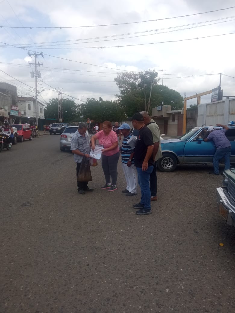 Adorg_Tamaca's tweet photo. #15Jul24 | Ayer, 14 de Julio volanteo en Tamaca Centro y adiestramiento de testigos, y sólo faltan 13 días para volver a ser felices, Viva la llama de la libertad porque los venezolanos están decididos a votar por el cambio en la tarjeta de la unidad!!! https://t.co/NYCAa7lTnh