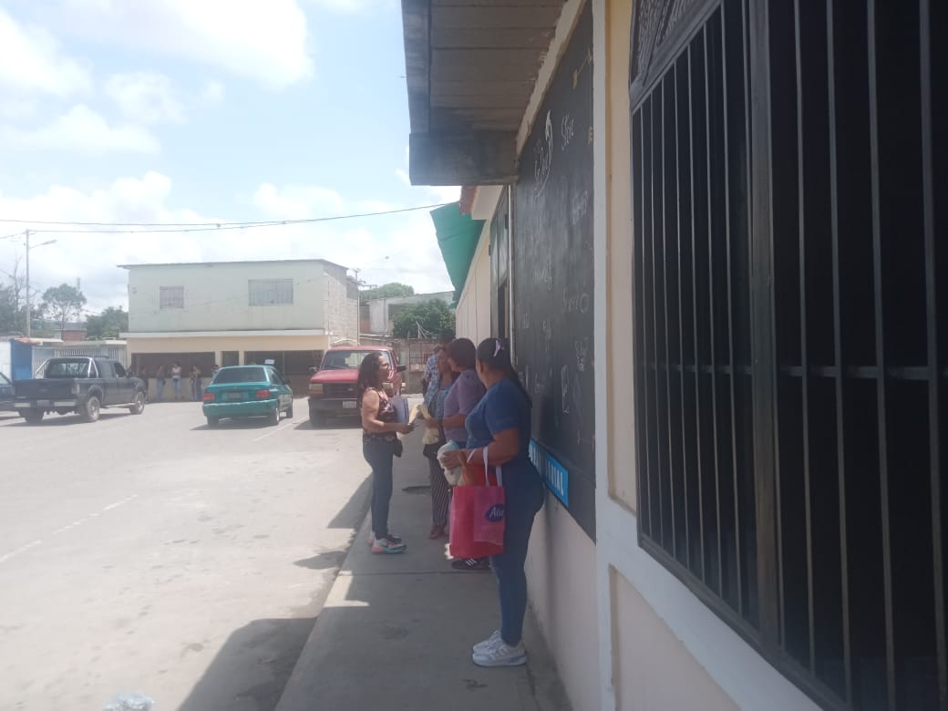 Adorg_Tamaca's tweet photo. #15Jul24 | Ayer, 14 de Julio volanteo en Tamaca Centro y adiestramiento de testigos, y sólo faltan 13 días para volver a ser felices, Viva la llama de la libertad porque los venezolanos están decididos a votar por el cambio en la tarjeta de la unidad!!! https://t.co/NYCAa7lTnh