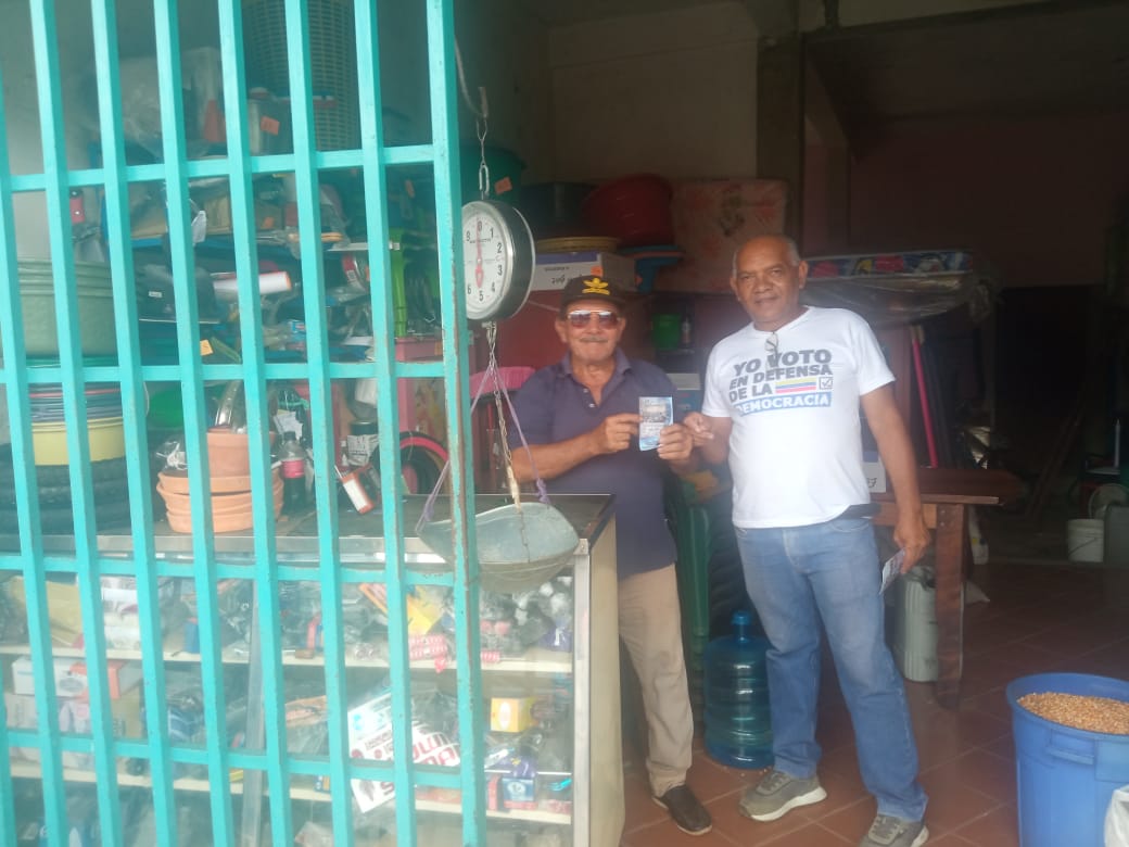 Adorg_Tamaca's tweet photo. #15Jul24 | Ayer, 14 de Julio volanteo en Tamaca Centro y adiestramiento de testigos, y sólo faltan 13 días para volver a ser felices, Viva la llama de la libertad porque los venezolanos están decididos a votar por el cambio en la tarjeta de la unidad!!! https://t.co/NYCAa7lTnh