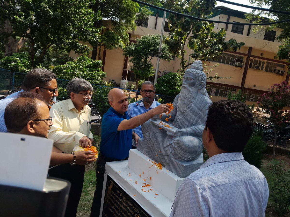GMCHJAMMU's tweet photo. A 3-feet-tall statue of ancient saga Sushruta, considered as the Father of Surgery and Plastic Surgery, was unveiled by the Principal and Dean Dr. Ashutosh Gupta at Government Medical College Jammu on 15 July 2024. https://t.co/PbaM2Wy8hC
