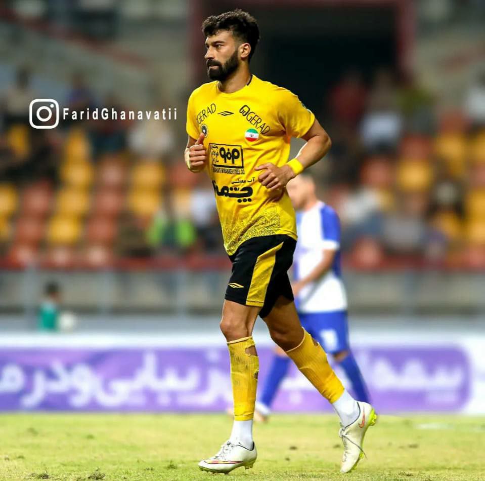 اینجا استقلاله و ما رضاییانُ از سپاهان خریدیم، این پرسپولیسیای زبون بسته چی میگن این وسط؟؟