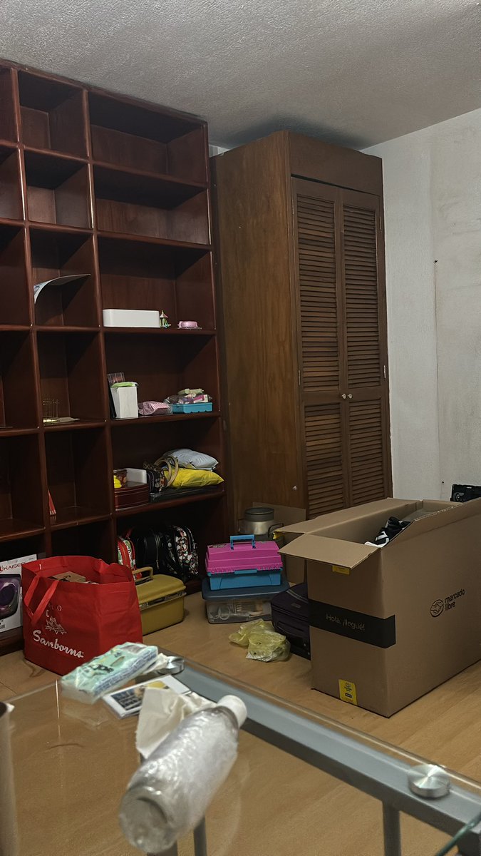 ilsefayad's tweet photo. Un día piensas que todo irá mejor y al otro te tienes que mudar de nuevo https://t.co/8jGP58VraI