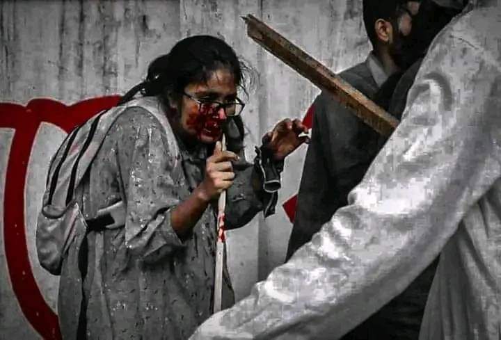 Tamanna03574799's tweet photo. "You can cut all the flowers but you cannot keep Spring from coming."
#DhakaUniversityUnderAttack
#QuotaReformMovementUse
#Save_Bangladeshi_students
#কোটা_আন্দোলন_২০২৪ https://t.co/U8JYUxAKaK