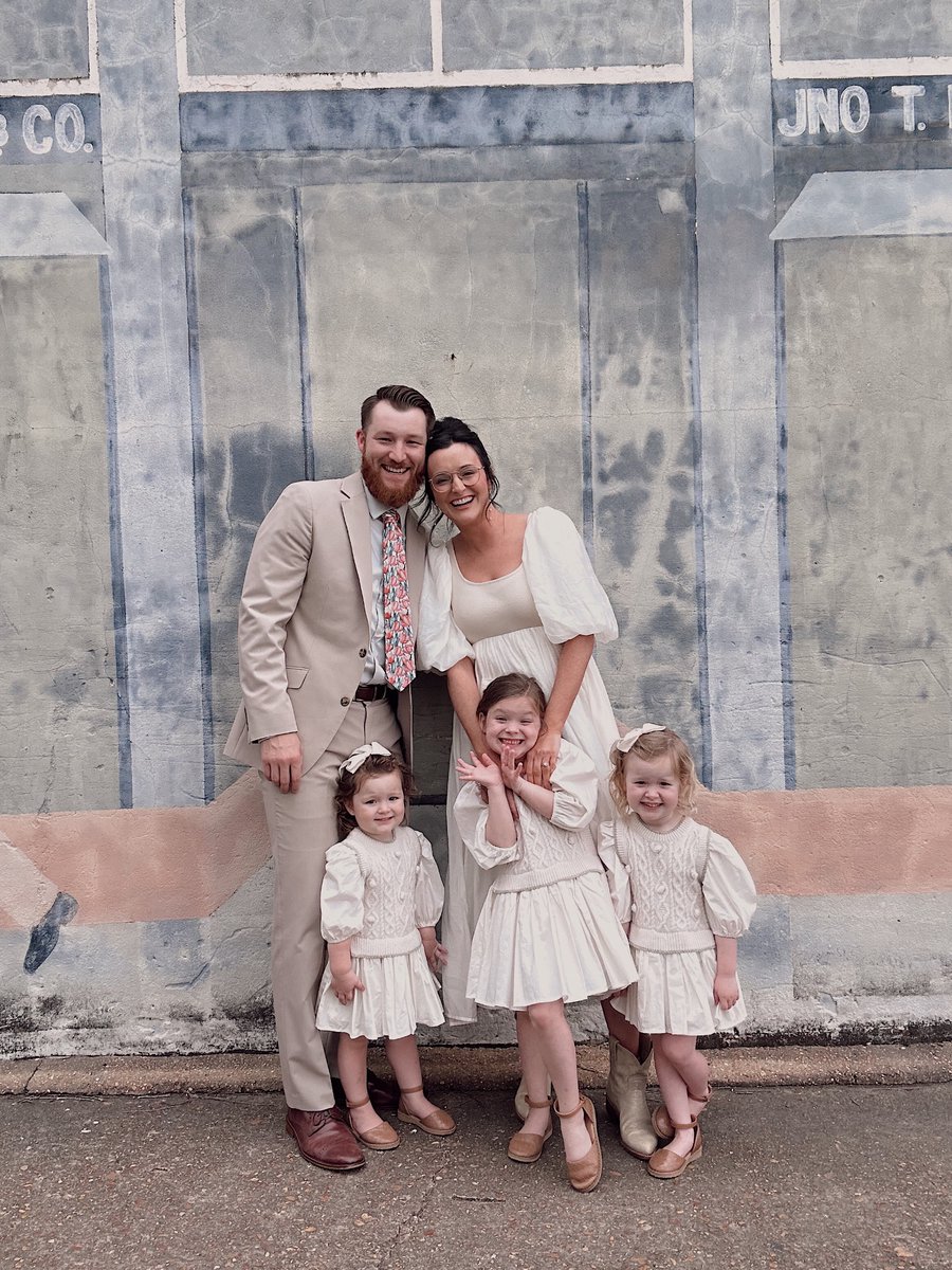 annaemerritt's tweet photo. Bruh I haven’t posted on x in over 5 years and idk how this works but lmk if you still use this app !!! Oh and I’ve had 3 cute kids since I posted so that’s where I’ve been 🤪💗 https://t.co/o5D5DNotOQ