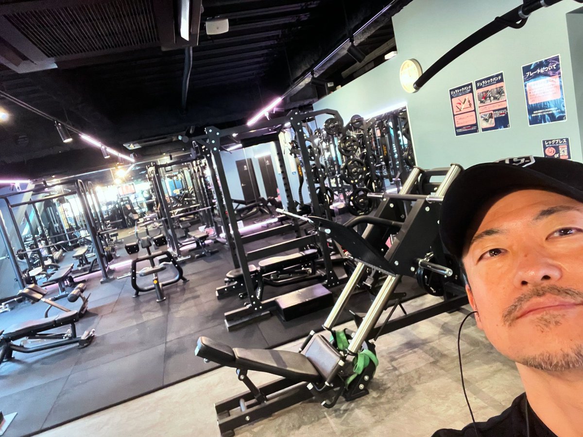 hiro09281776's tweet photo. 朝の#有酸素運動 のついでに　#ジムトレ 
誰もいないとやっぱ　#テンション上がる 

#健康は1日にしてならず 
#日々精進 

#51歳 
#人生100年時代 
#生活習慣 
#運動習慣 
#kanekoストレッチ 
#姿勢 
#動作 
#検証 
#ストレッチトレーナー吉田孝宏 
#sss笹塚スタジオ https://t.co/xRkn9BqRL1