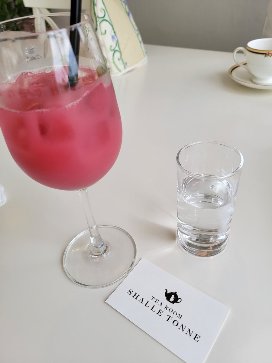 debugen's tweet photo. 昨日、関の方へ行ってきた。
周り何も無い所に
とってもおしゃれなお店発見。 https://t.co/HJQKG6YACP