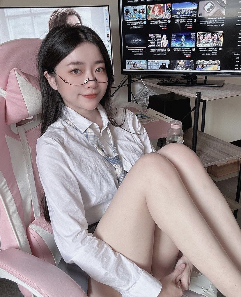 起床上廁所

居然也可以被我弟燒到齁

女生叫超大聲

我都羨慕了